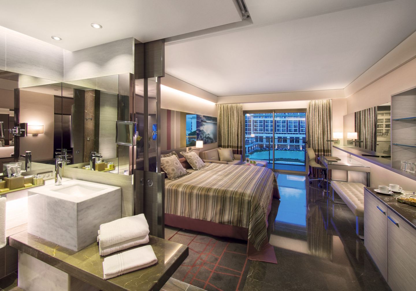 Rixos Premium Belek — Deluxe Land View, интерьер номера